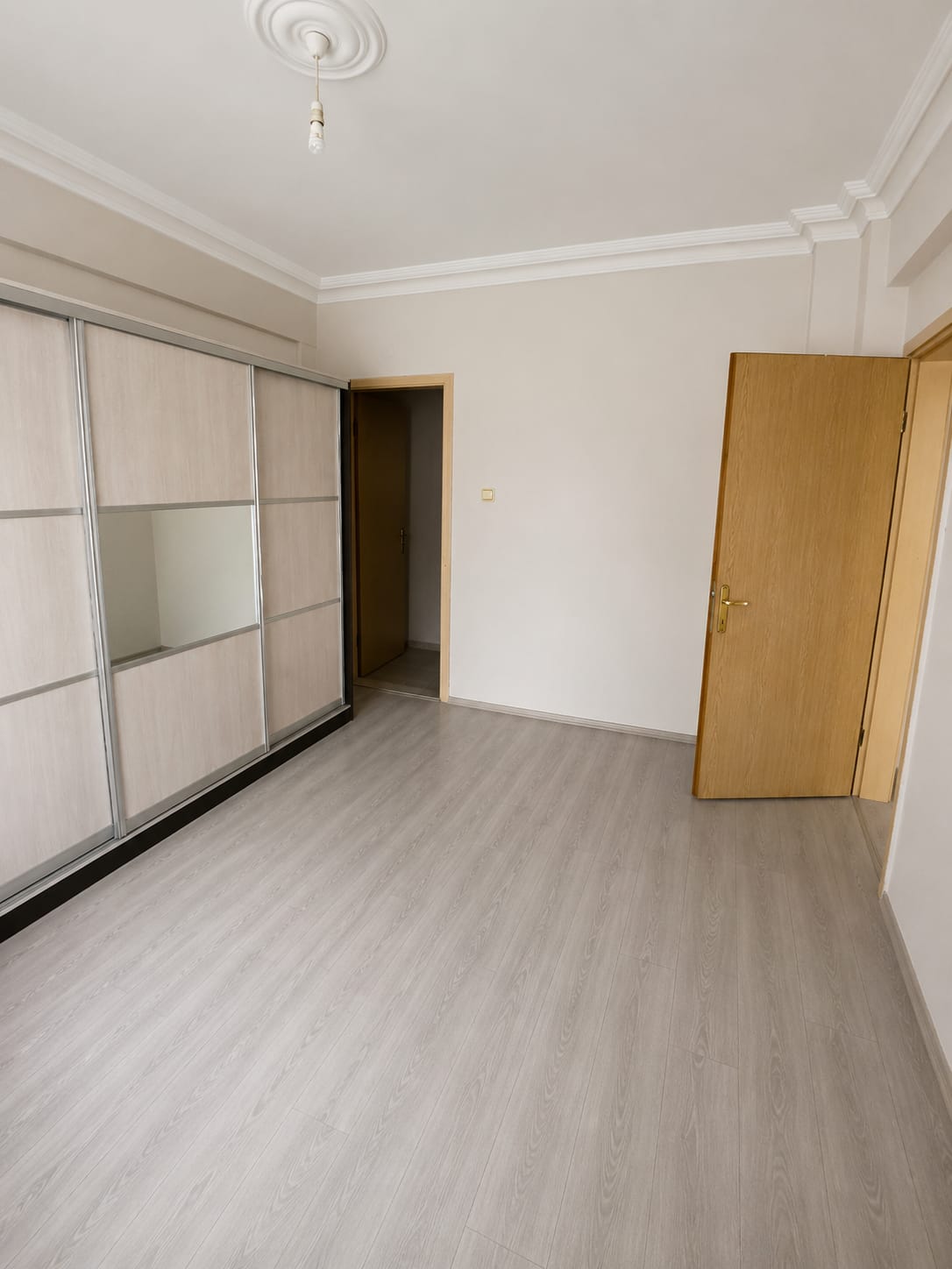 MABEL'DEN BOSNAHERSEK MAH ESKON SİTESİNDE 2+1 SATILIK DAİRE